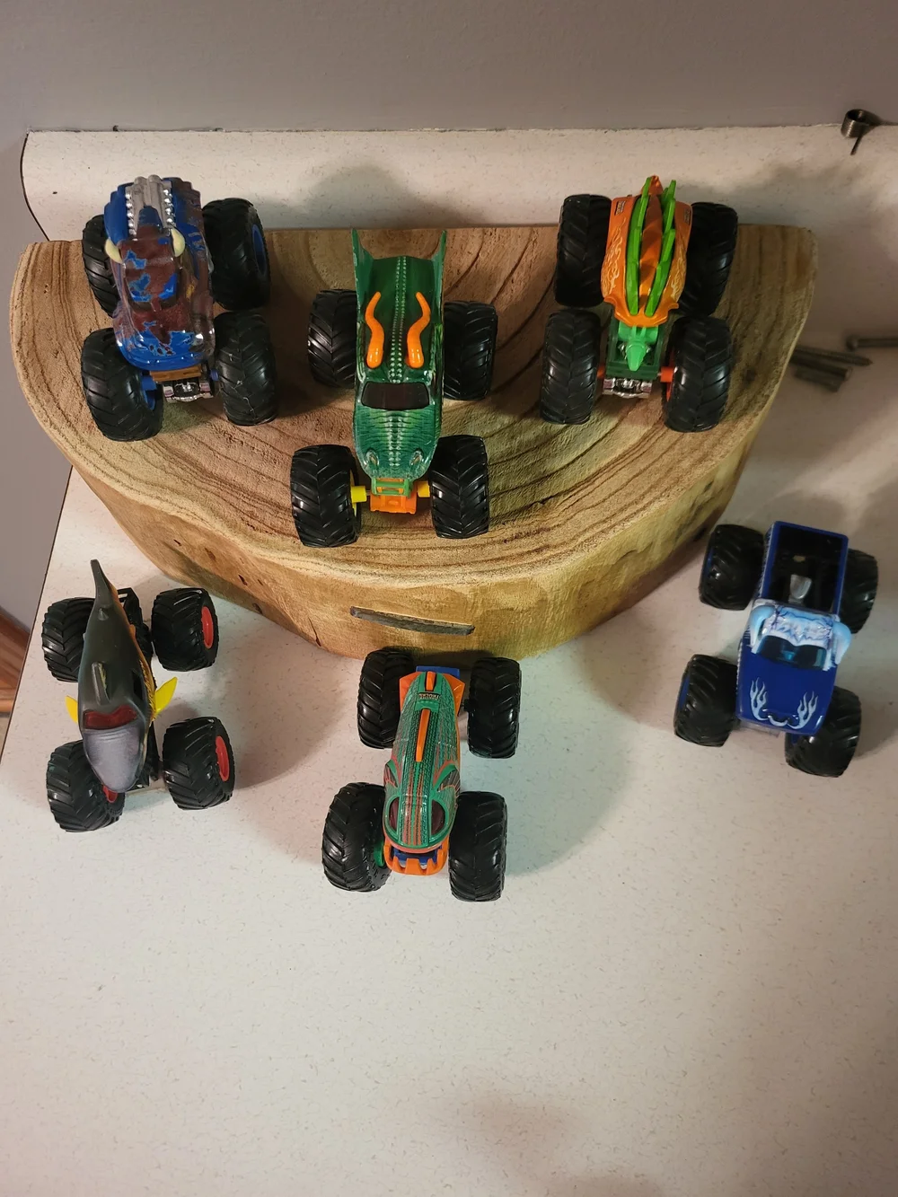 HOT WHEELS MONSTER JAM TRUCKS 1:64 SCALE  LOT OF 6